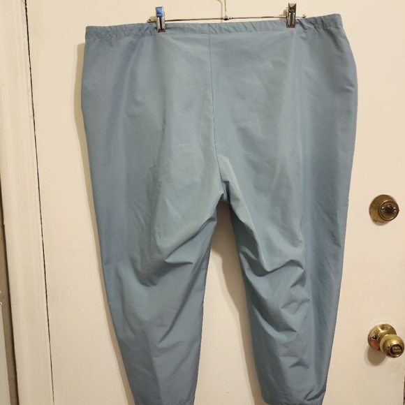 Nike 3/4 length athletic pants. Size XL/16-18. Blue. 100% Nylon - Picture 2 of 5